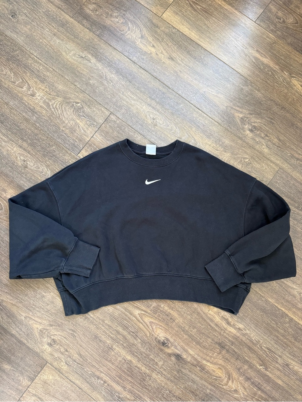 Nike Women’s Oversized Cropped Crewneck Sweatshirt Black Medium - Picture 2 of 5